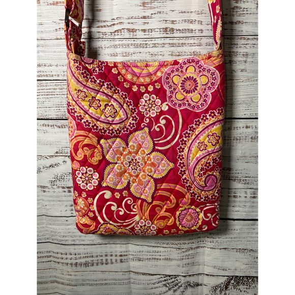 Vera Bradley Retired "Raspberry Fizz" Crossbody Bag & Matching Wristlet - Picture 2 of 15